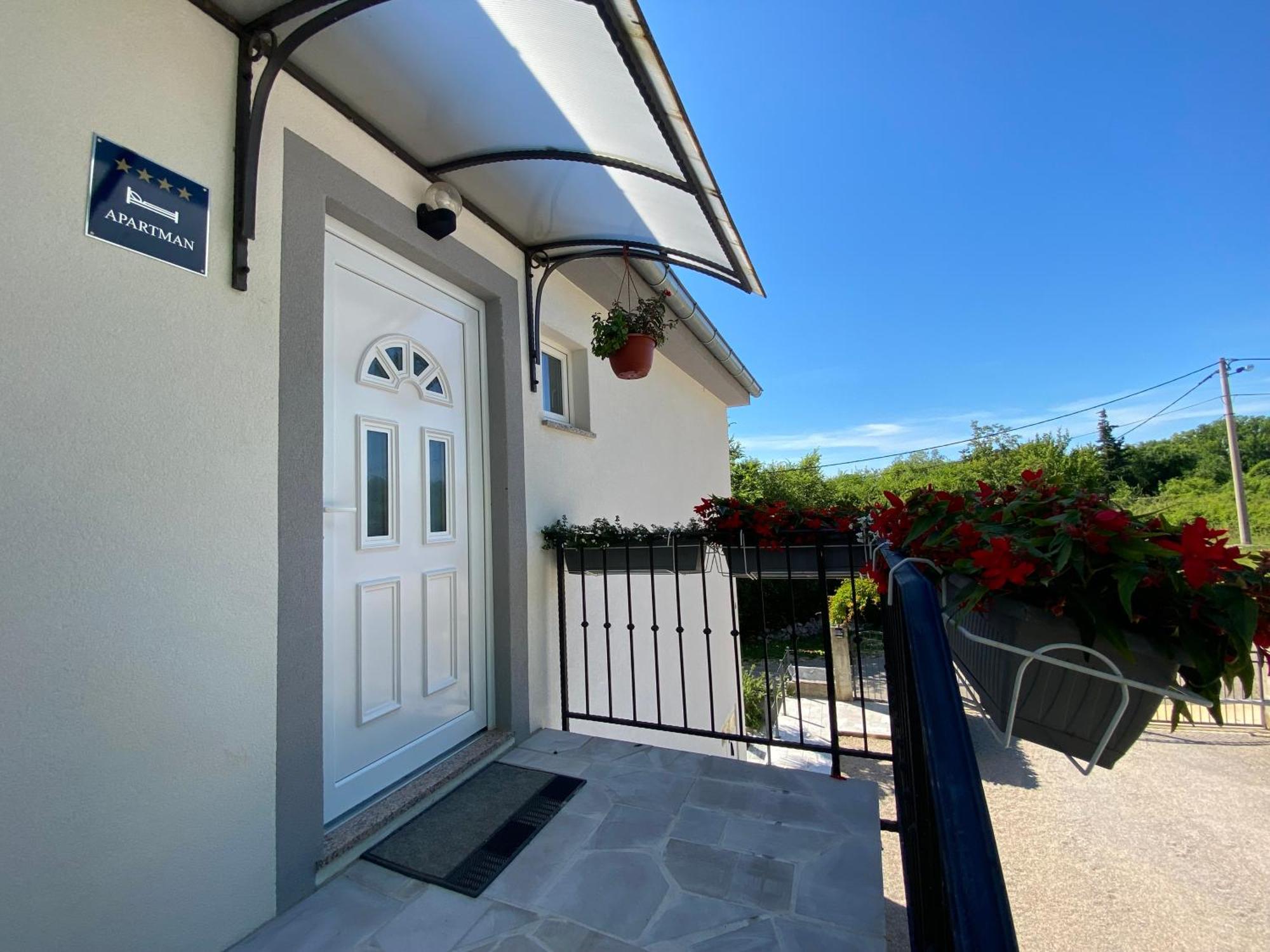 Apartmani Foresta Kras Exterior photo